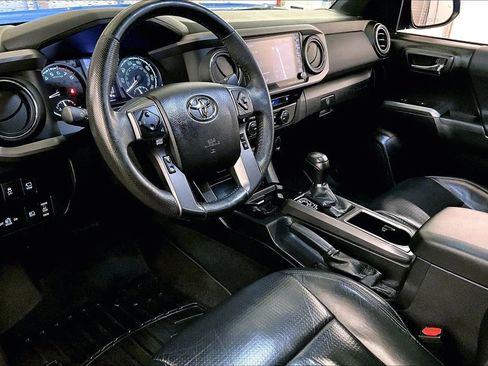 Used 2020 Toyota Tacoma TRD Off-Road image 12