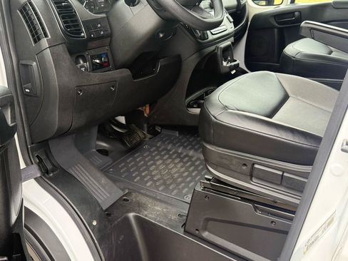 Used 2022 RAM ProMaster 2500 w/ Convenience Group FWD image 18