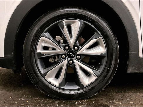 Used 2023 Chevrolet Bolt EUV LT w/ Convenience Package image 8