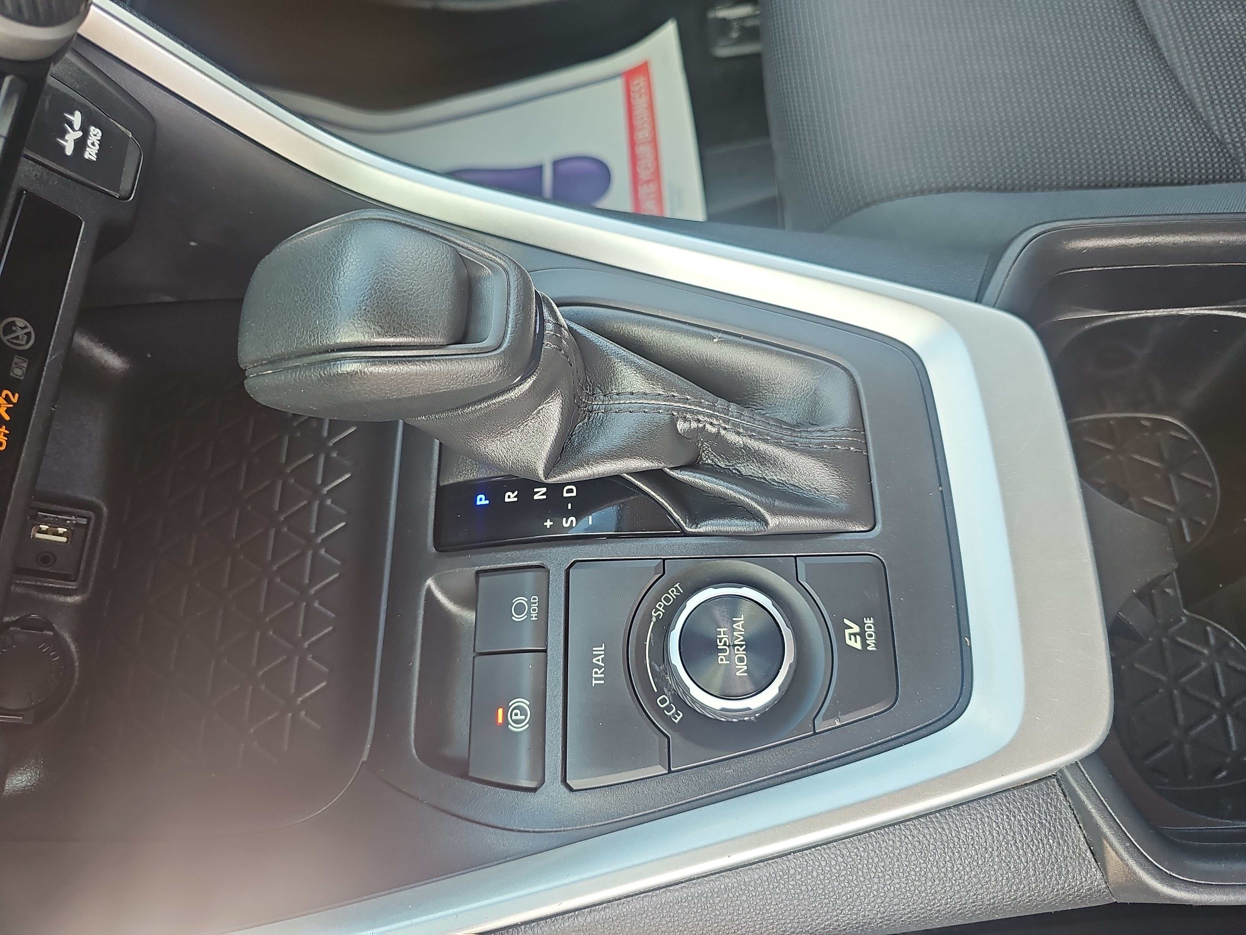 Used 2019 Toyota RAV4 LE w/ Carpet Mat Package AWD/4WD image 30