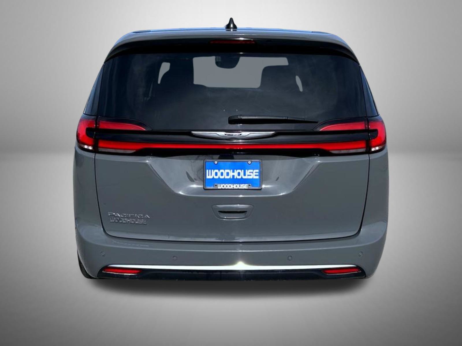 Used 2023 Chrysler Pacifica Touring-L FWD image 7
