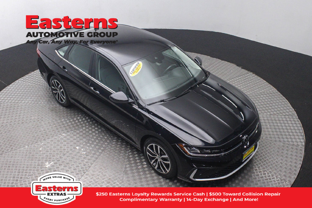 Used 2025 Volkswagen Jetta SE FWD image 4