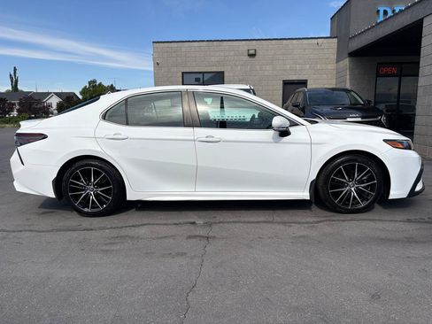 Used 2022 Toyota Camry SE w/ Convenience Package AWD/4WD image 5