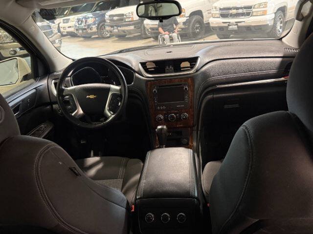 Used 2013 Chevrolet Traverse LT FWD image 17
