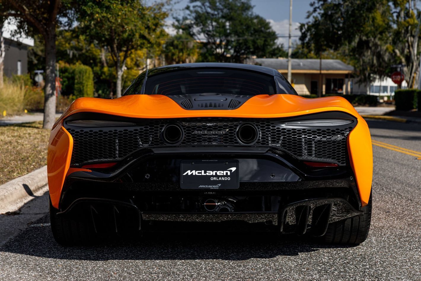 Used 2025 McLaren Artura RWD image 4