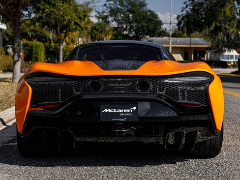 Used 2025 McLaren Artura RWD image 4