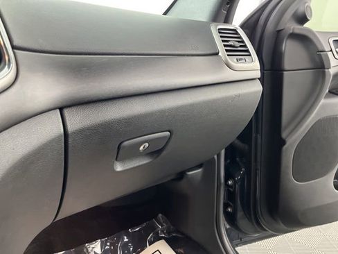 Used 2017 Jeep Grand Cherokee Altitude AWD/4WD image 39