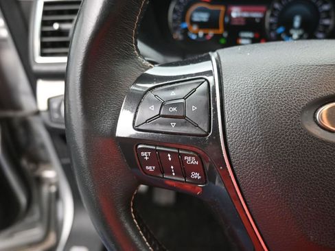 Used 2017 Ford Explorer Platinum AWD/4WD image 6