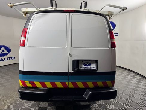 Used 2019 Chevrolet Express 3500 w/ Driver Convenience Package image 4