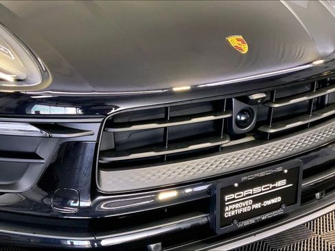Used 2025 Porsche Macan image 34