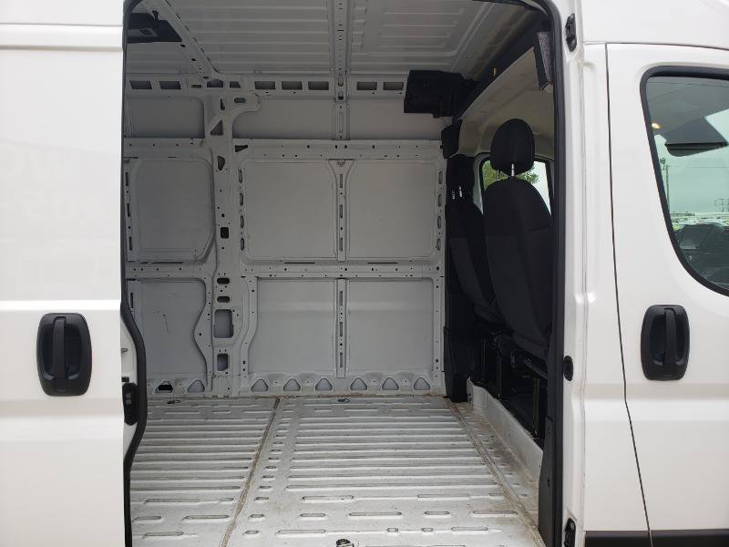 Used 2025 RAM ProMaster 2500 w/ Convenience Group FWD image 11
