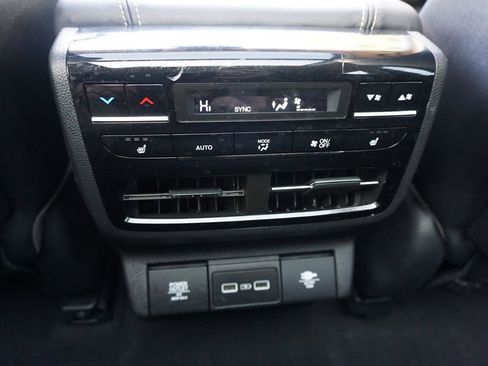 Used 2023 Acura MDX SH-AWD w/ Advance Package image 16