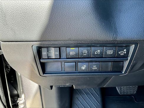 Used 2025 Toyota Tundra Limited image 31