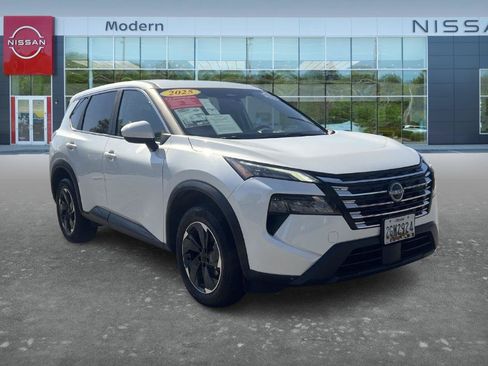 Certified 2025 Nissan Rogue SV AWD/4WD image 3