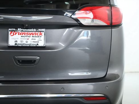 Used 2017 Chrysler Pacifica Touring-L Plus w/ Tire & Wheel Group FWD image 44