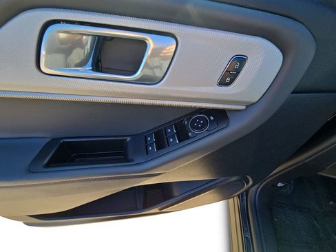 Used 2025 Ford Explorer Active image 23