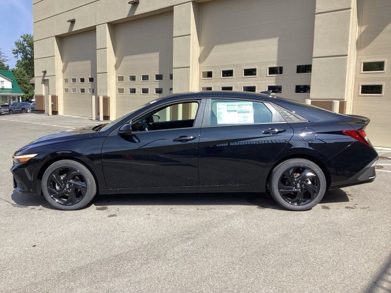 New 2026 Hyundai Elantra Sport FWD image 5