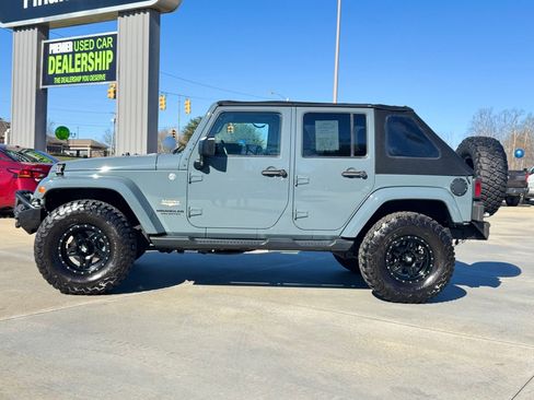 Used 2015 Jeep Wrangler Unlimited Sahara image 3