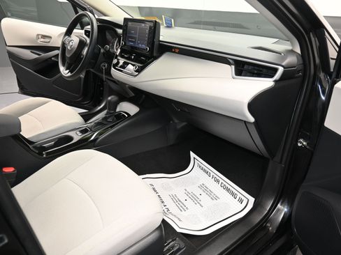 Used 2022 Toyota Corolla LE image 28
