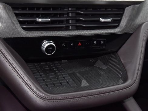 Certified 2025 Ford Explorer Platinum w/ LUX Leather Package image 30