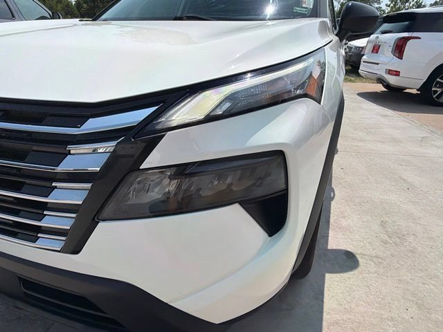 Used 2024 Nissan Rogue S FWD image 11