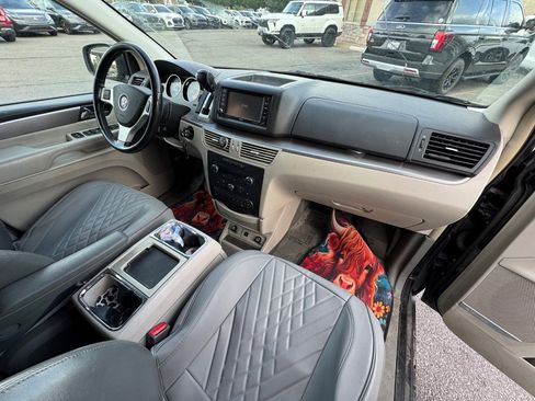 Used 2010 Volkswagen Routan SEL Premium FWD image 9