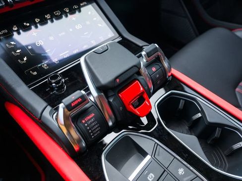 Used 2025 Lamborghini Urus SE AWD/4WD image 29