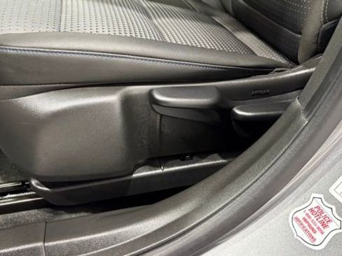 Used 2025 Chevrolet Trax LT w/ LT Convenience Package image 12