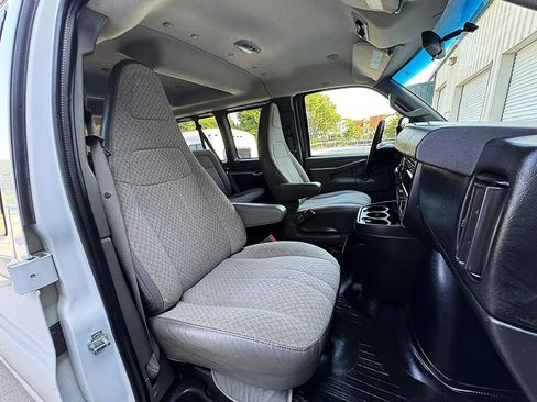 Used 2016 Chevrolet Express 3500 LS RWD image 21