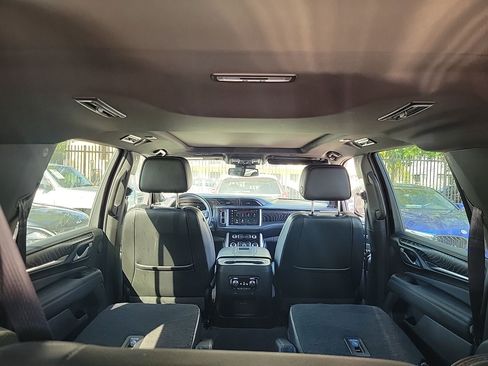Used 2023 GMC Yukon XL Denali image 18
