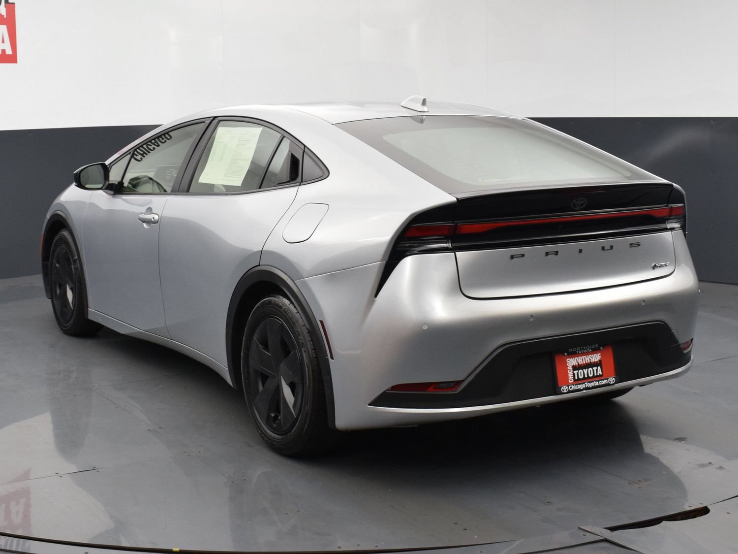 Used 2023 Toyota Prius LE FWD image 3