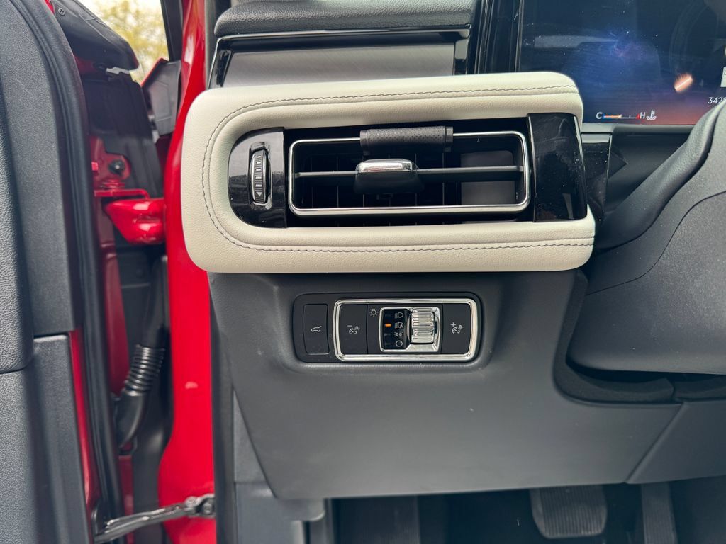 Used 2025 Lincoln Aviator AWD w/ Equipment Group 101A image 20