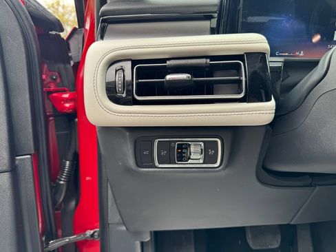 Used 2025 Lincoln Aviator AWD w/ Equipment Group 101A image 20