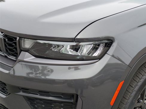 New 2026 Jeep Grand Cherokee Altitude AWD/4WD image 10
