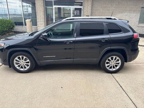 Used 2020 Jeep Cherokee Latitude FWD image 2