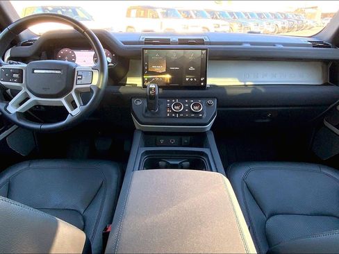 Used 2023 Land Rover Defender 130 SE image 15