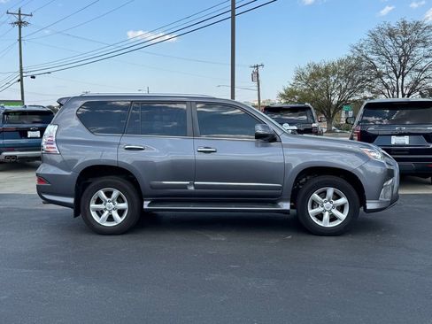 Used 2017 Lexus GX 460 w/ Navigation Package image 2
