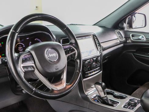 Used 2022 Jeep Grand Cherokee Laredo X image 23