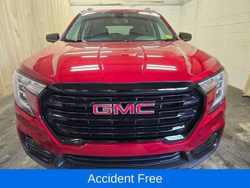 Used 2023 GMC Terrain SLT w/ Elevation Edition image 3