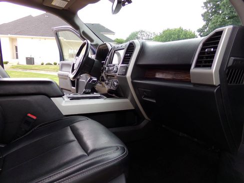 Used 2018 Ford F150 Lariat w/ Equipment Group 502A Luxury AWD/4WD image 24