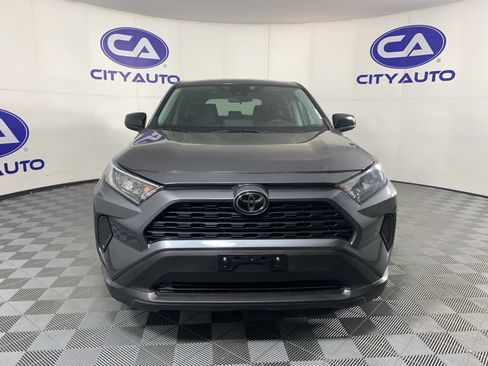 Used 2022 Toyota RAV4 LE image 9