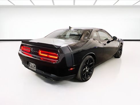 Used 2015 Dodge Challenger R/T Scat Pack w/ Scat Pack Appearance Package RWD image 4