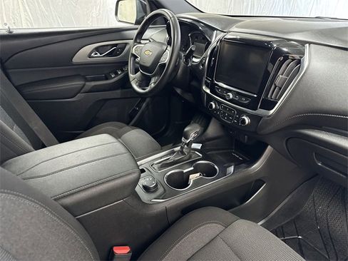 Used 2023 Chevrolet Traverse LT image 30