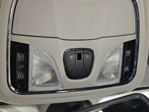 Used 2019 Jeep Cherokee Limited w/ Trailer Tow Group AWD/4WD image 10