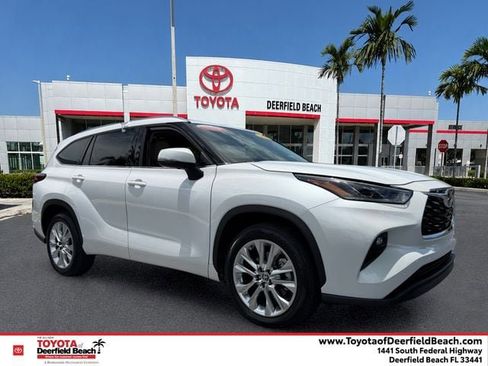 Used 2023 Toyota Highlander Limited FWD image 1