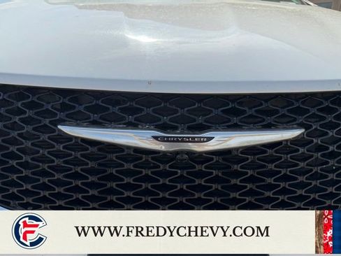Used 2023 Chrysler Pacifica Touring-L FWD image 32