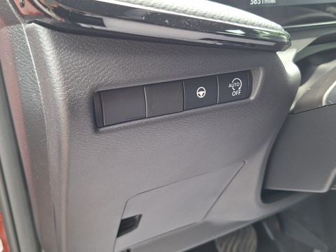 Used 2025 Nissan Kicks SR FWD image 10