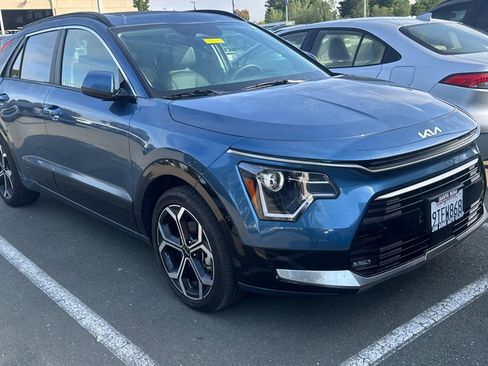 Used 2025 Kia Niro EX Touring FWD image 2