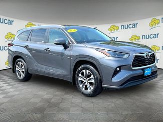 Used 2024 Toyota Highlander XLE FWD video 1