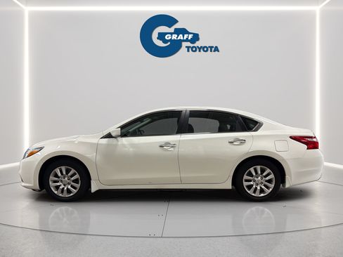 Used 2017 Nissan Altima 2.5 S w/ Power Driver Seat Package FWD image 3